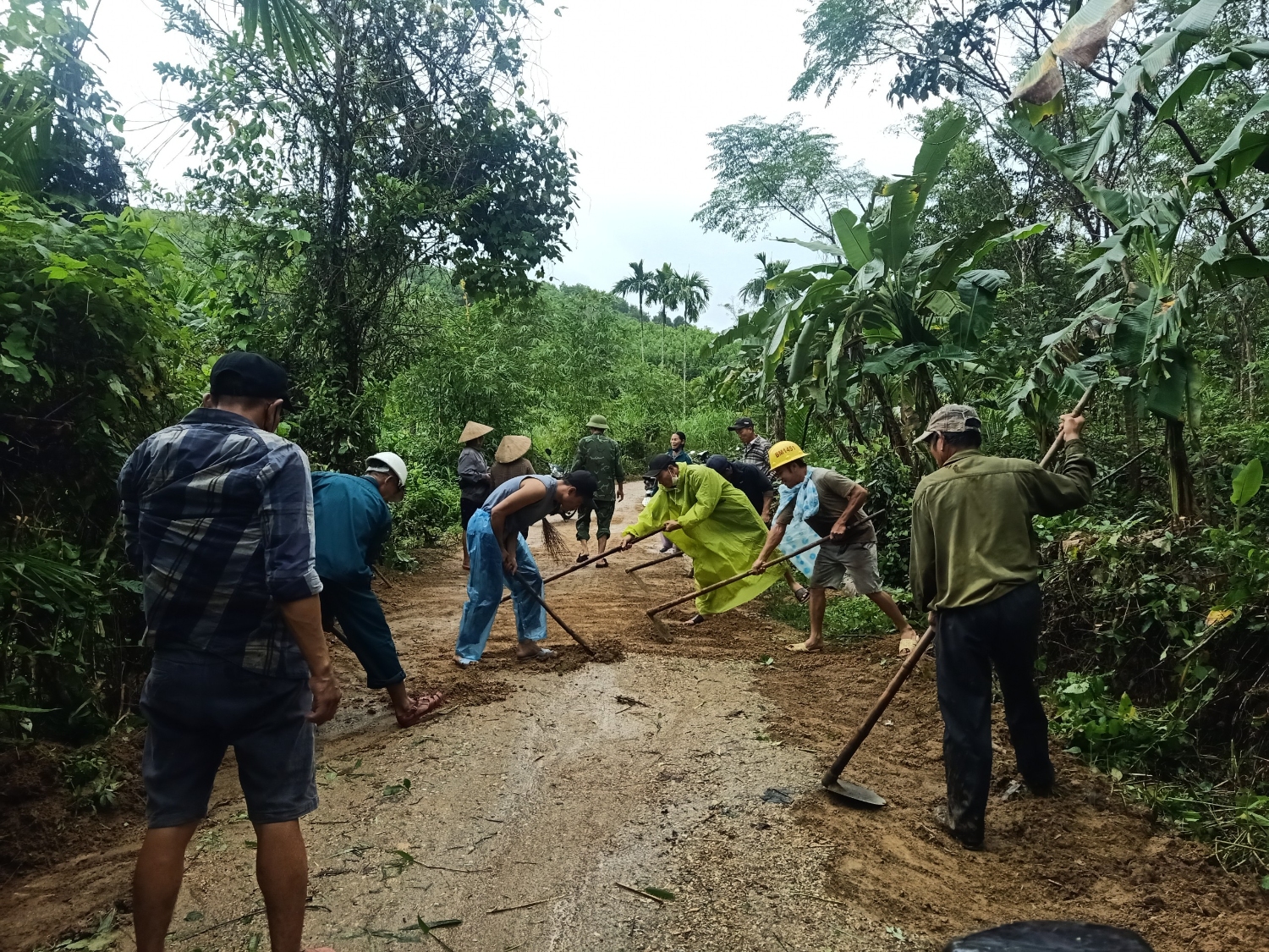 ảnh ra quân dọn vệ sinh